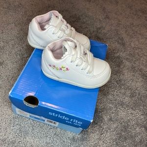 Stride rite tennishoes